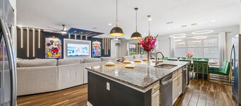 Karaoke Room, Themed Bedrooms, Pool Table, Foosball, Air Hockey: The Gallery House