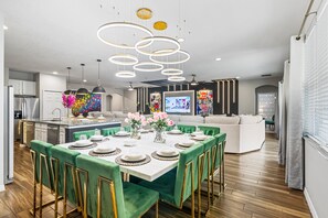 Dining - Karaoke Room, Themed Bedrooms, Pool Table, Foosball, Air Hockey: The Gallery House (Davenport)