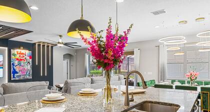 Karaoke Room, Themed Bedrooms, Pool Table, Foosball, Air Hockey: The Gallery House