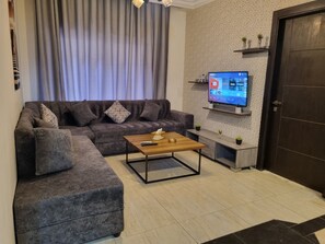 Apartment, 1 Bedroom, Accessible, Smoking | Living room