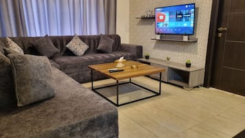 Apartment, 1 Bedroom, Accessible, Smoking | Living room