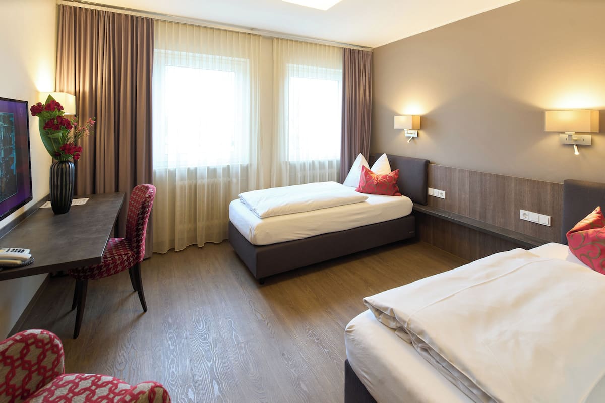 Standaard kamer, 1 twee- of 2 eenpersoonsbedden | Hypoallergeen beddengoed, donzen dekbedden, een bureau