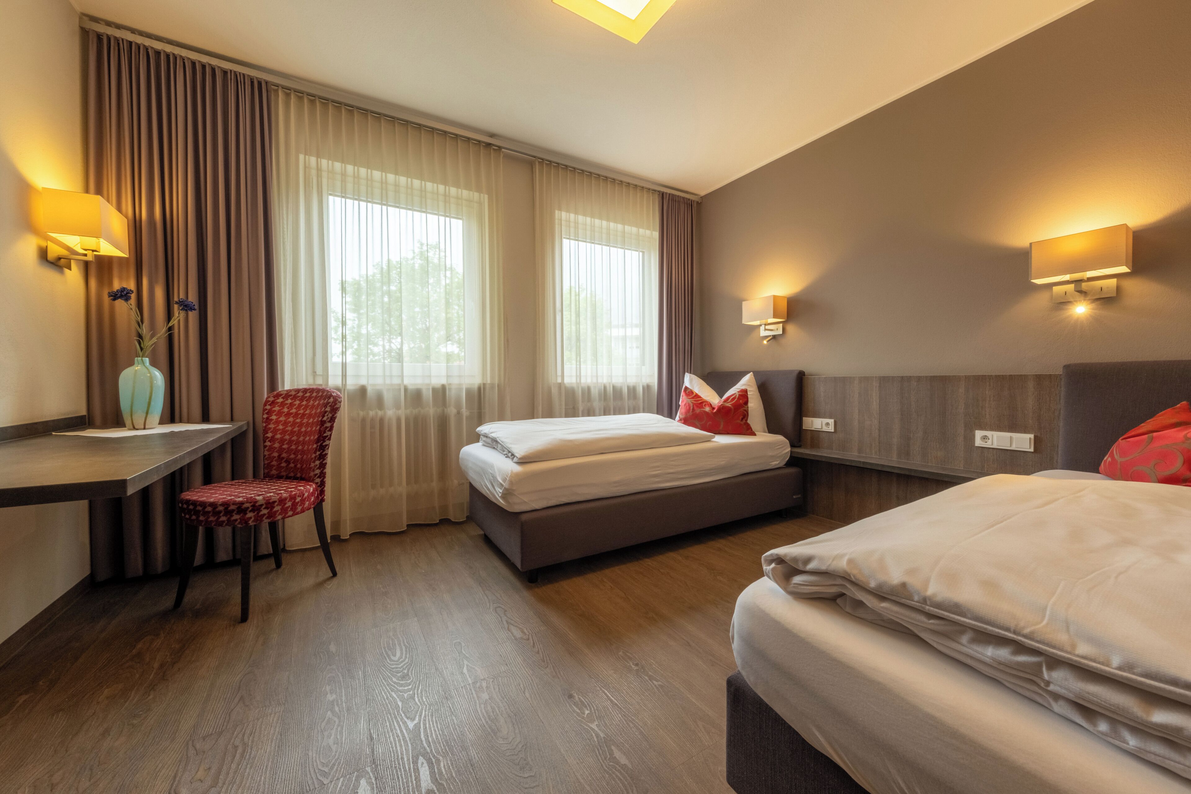 Standard Double or Twin Room | Hypo-allergenic bedding, down comforters, desk, laptop workspace