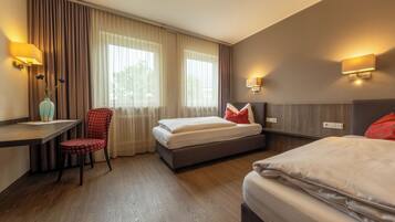 Standard Double or Twin Room | Hypo-allergenic bedding, down comforters, desk, laptop workspace