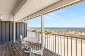 Outdoor dining - Beach Place 14 2 Bedroom Townhouse (Ocean City)
