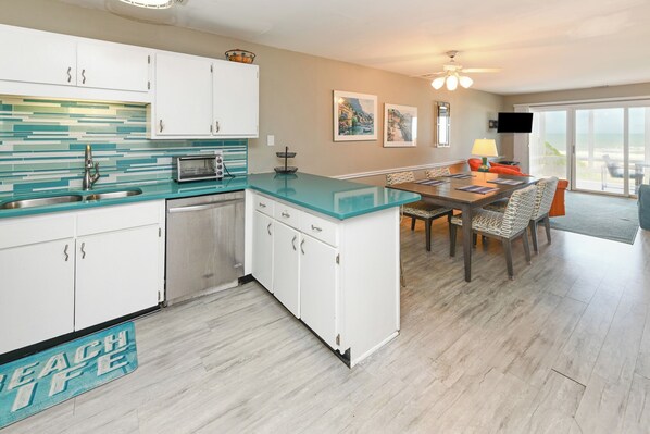Fridge, microwave, stovetop, dishwasher
