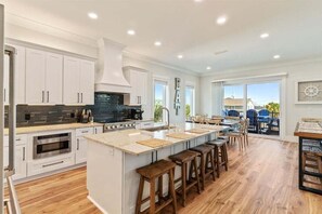 House, 6 Bedrooms | Private kitchen | Fridge, oven, coffee/tea maker, toaster - Salty Sue 6 Bedroom Home (Navarre)