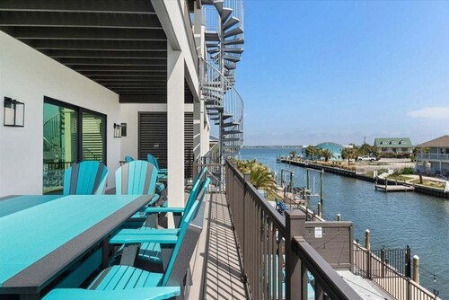 Delta Dawn 6 Bedroom Home