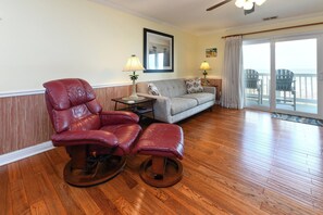 Fernseher, DVD-Player, Stereoanlage