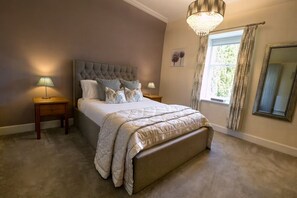 2 bedrooms, iron/ironing board, Internet, bed sheets