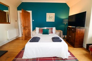 2 soverom, strykejern/-brett, internettilgang og sengetøy