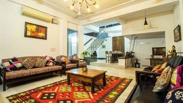Standard Room, Ensuite, Garden View | Living area