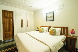 スタンダード ルーム エンスイート ガーデンビュー | 6 室のベッドルーム、デスク、WiFi (無料)、ベッドシーツ