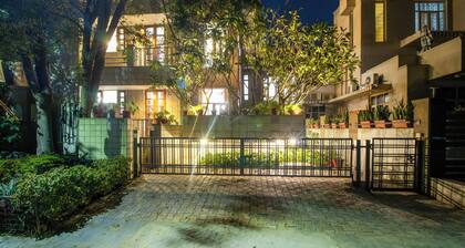 Opulent Antique 6BR Villa in Gurugram