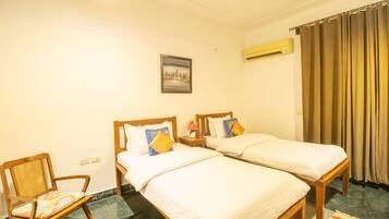 Chambre Standard, salle de bains attenante, vue jardin | 6 chambres, bureau, Wi-Fi gratuit, draps fournis