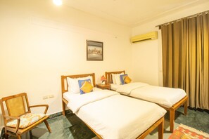 Standard Room, Ensuite, Garden View | 6 bedrooms, desk, free WiFi, bed sheets