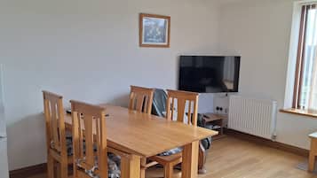 Cottage | Dining