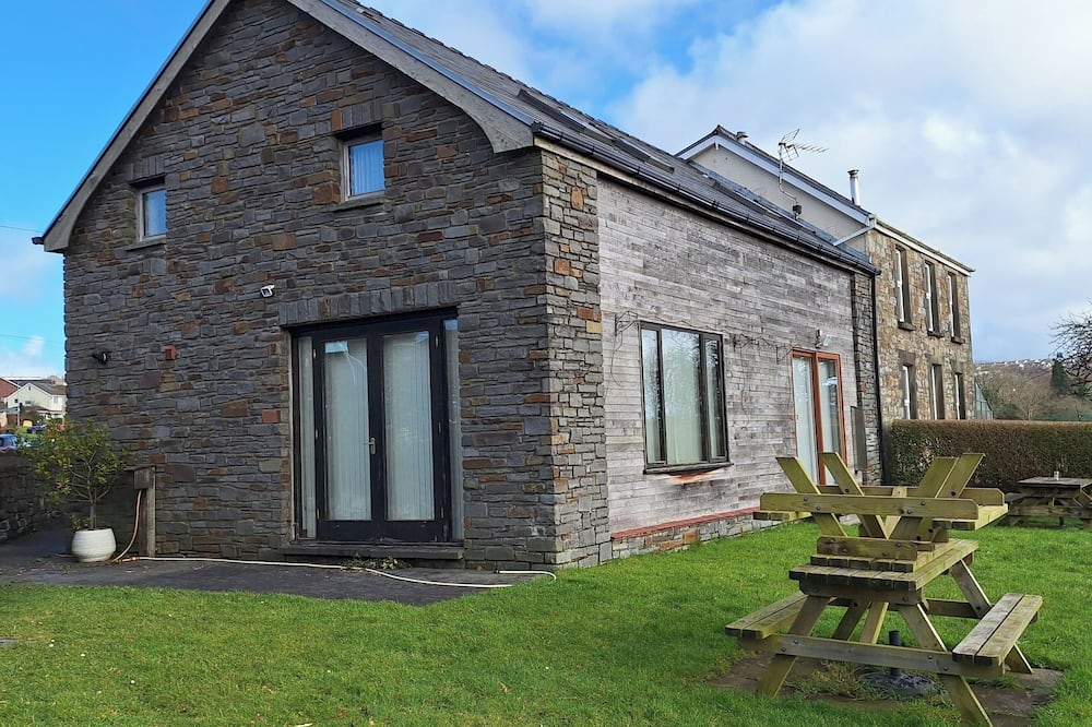 2 Bed Cottage - Sleeps 4 - Garden, Parking Wifi - Ilston