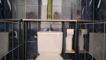 Towels, soap, shampoo, toilet paper
