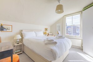 3 chambres, fer et planche à repasser, Wi-Fi, draps fournis