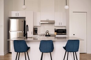 雪櫃、微波爐、焗爐、爐具