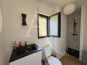 Een douche, een haardroger