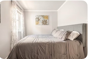 3 bedrooms, iron/ironing board, travel cot, free WiFi - Charming Urban3-bedroom  apartment in Hempstead with WiFi and AC (Hempstead)
