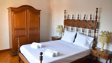 4 slaapkamers, een strijkplank/strijkijzer, internet, beddengoed