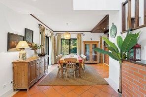 Dining - R3 - Miravillas - Rosas 33 (Mira)