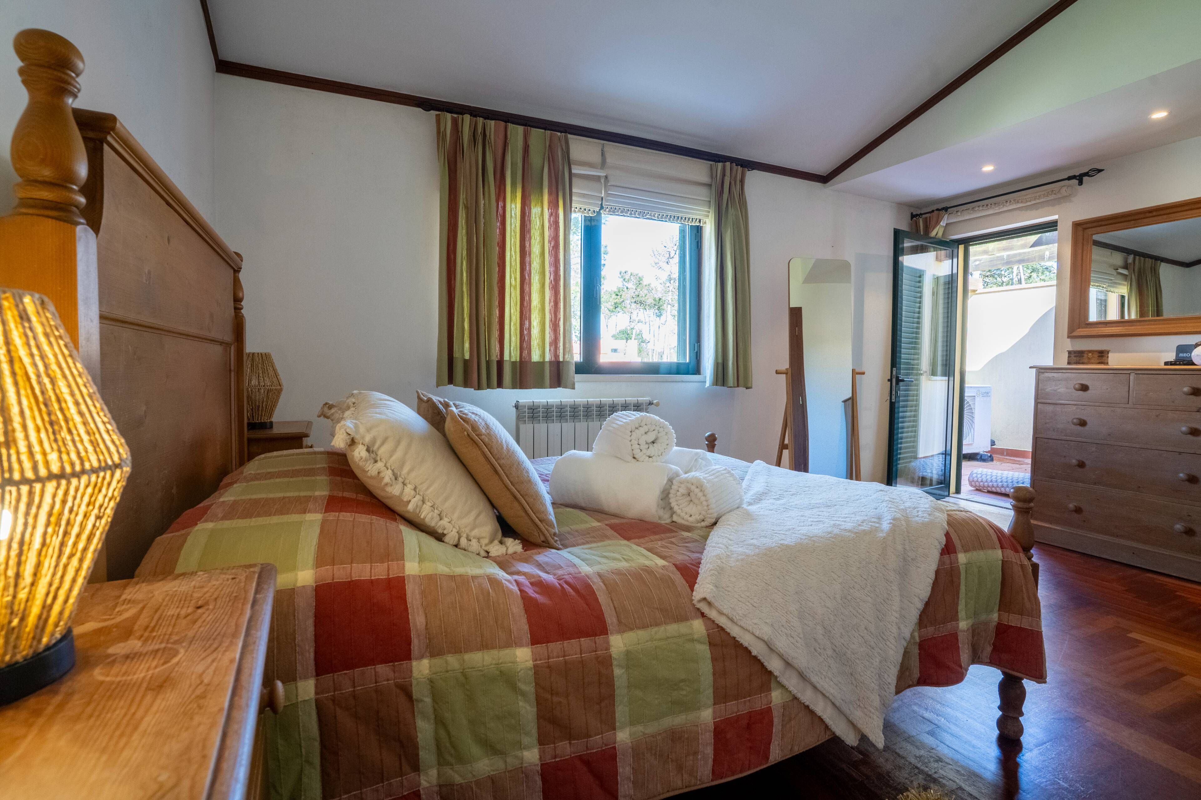 3 slaapkamers, een strijkplank/strijkijzer, internet, beddengoed