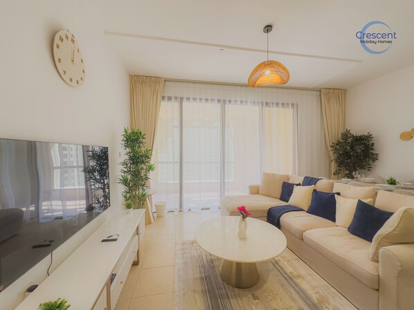 Smart TV - Relaxing Beach Escape in JBR (Dubai)