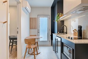 Mikrowelle, Herdplatte, Geschirrspüler