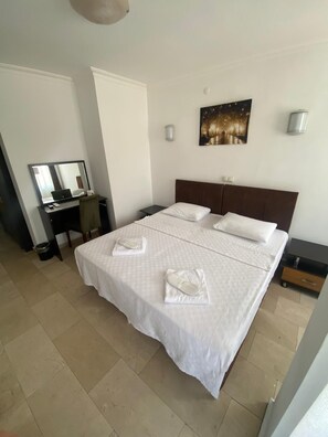 Literie de qualité supérieure, coffres-forts dans les chambres, bureau