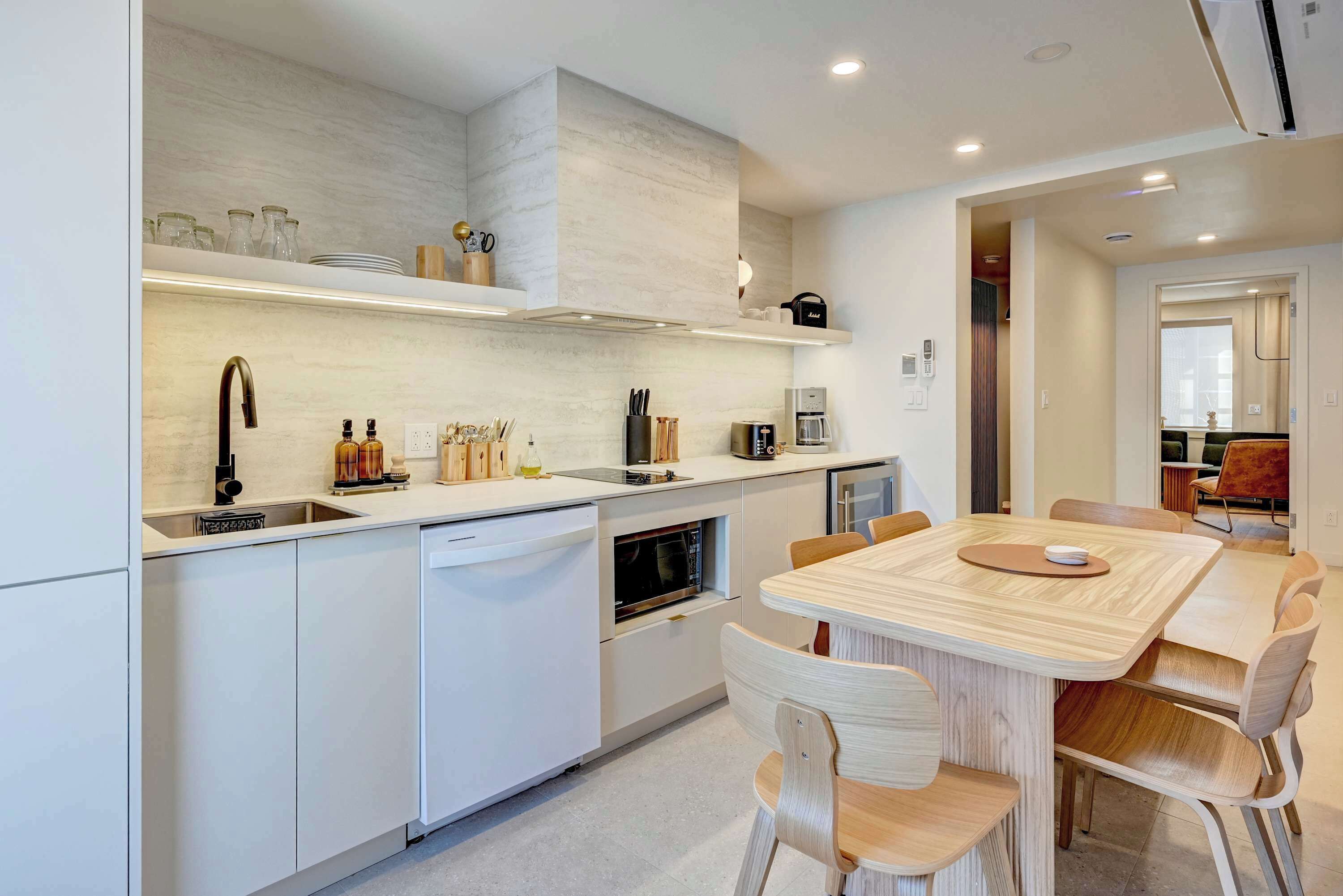 Fridge, microwave, stovetop, dishwasher