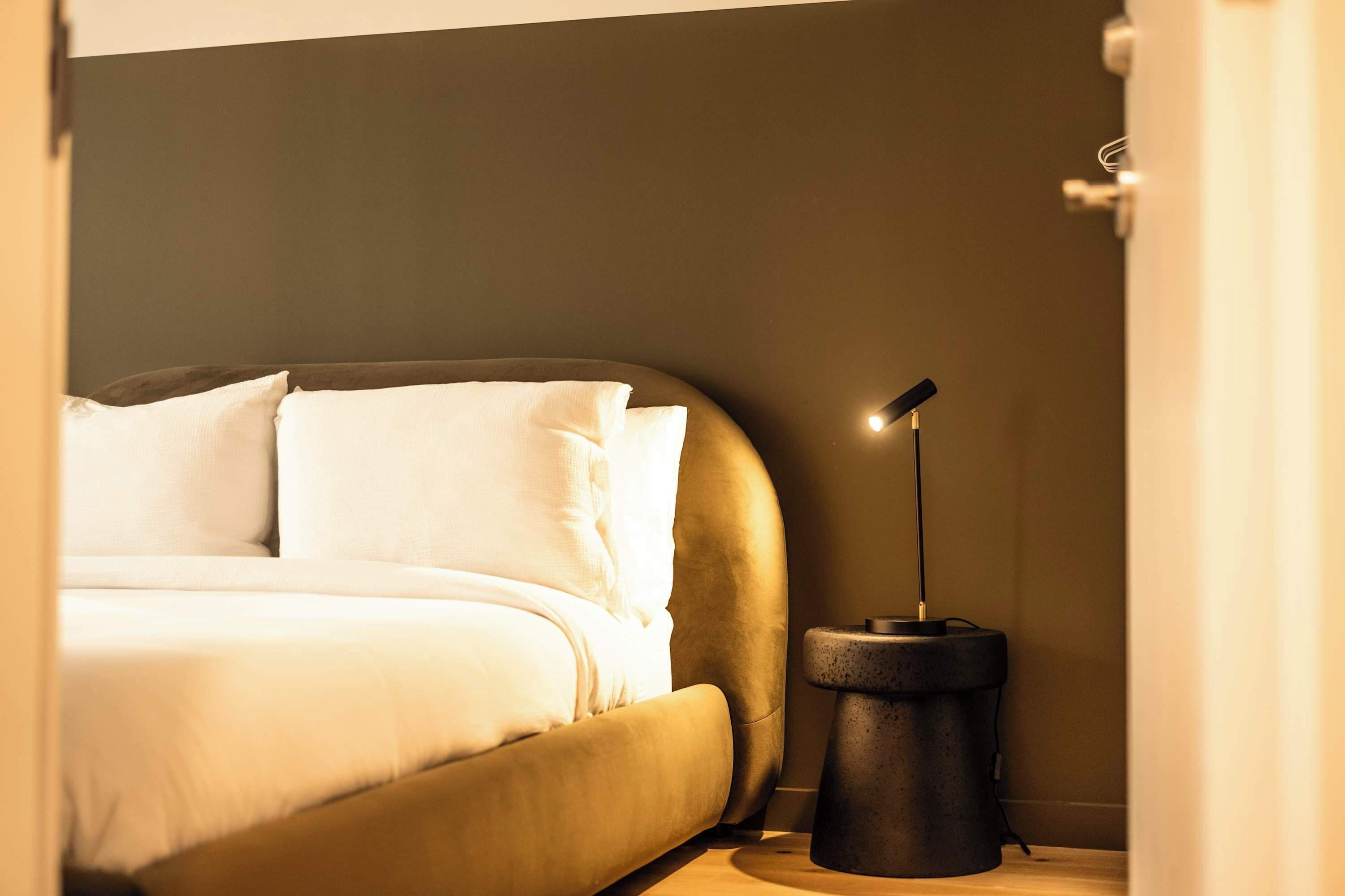 4 bedrooms, desk, iron/ironing board, WiFi