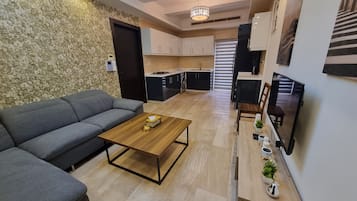 Apartment, 1 Bedroom, Accessible, Smoking | Living room
