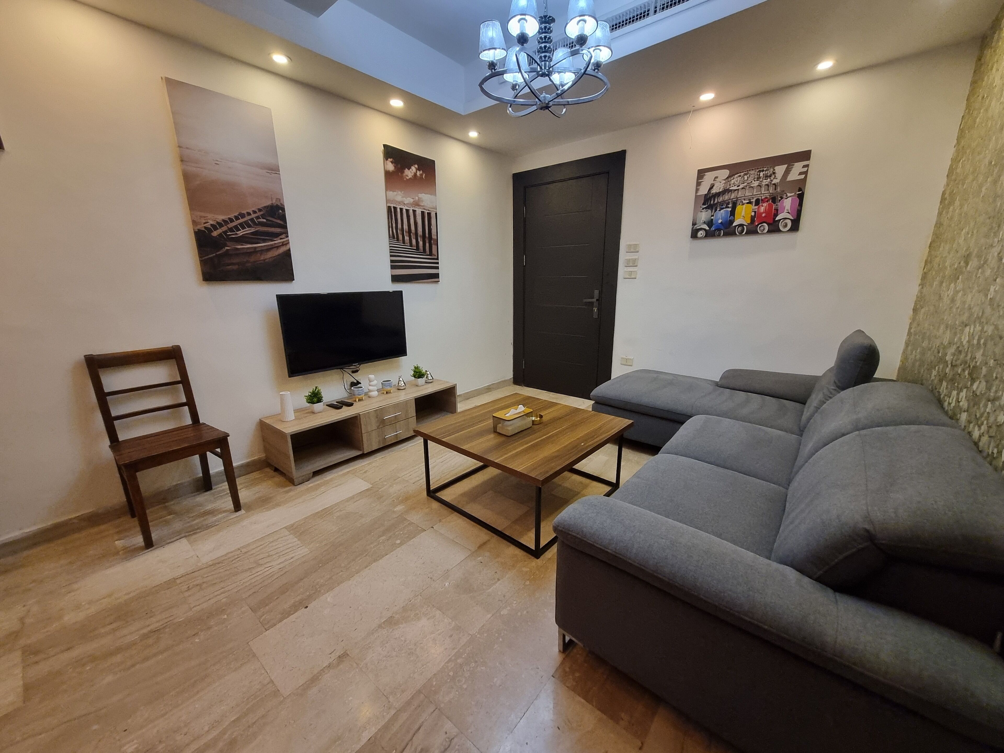 Apartment, 1 Bedroom, Accessible, Smoking | Living room