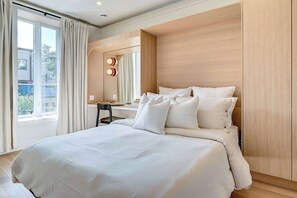 10 soverom, skrivebord, strykejern/-brett og wi-fi