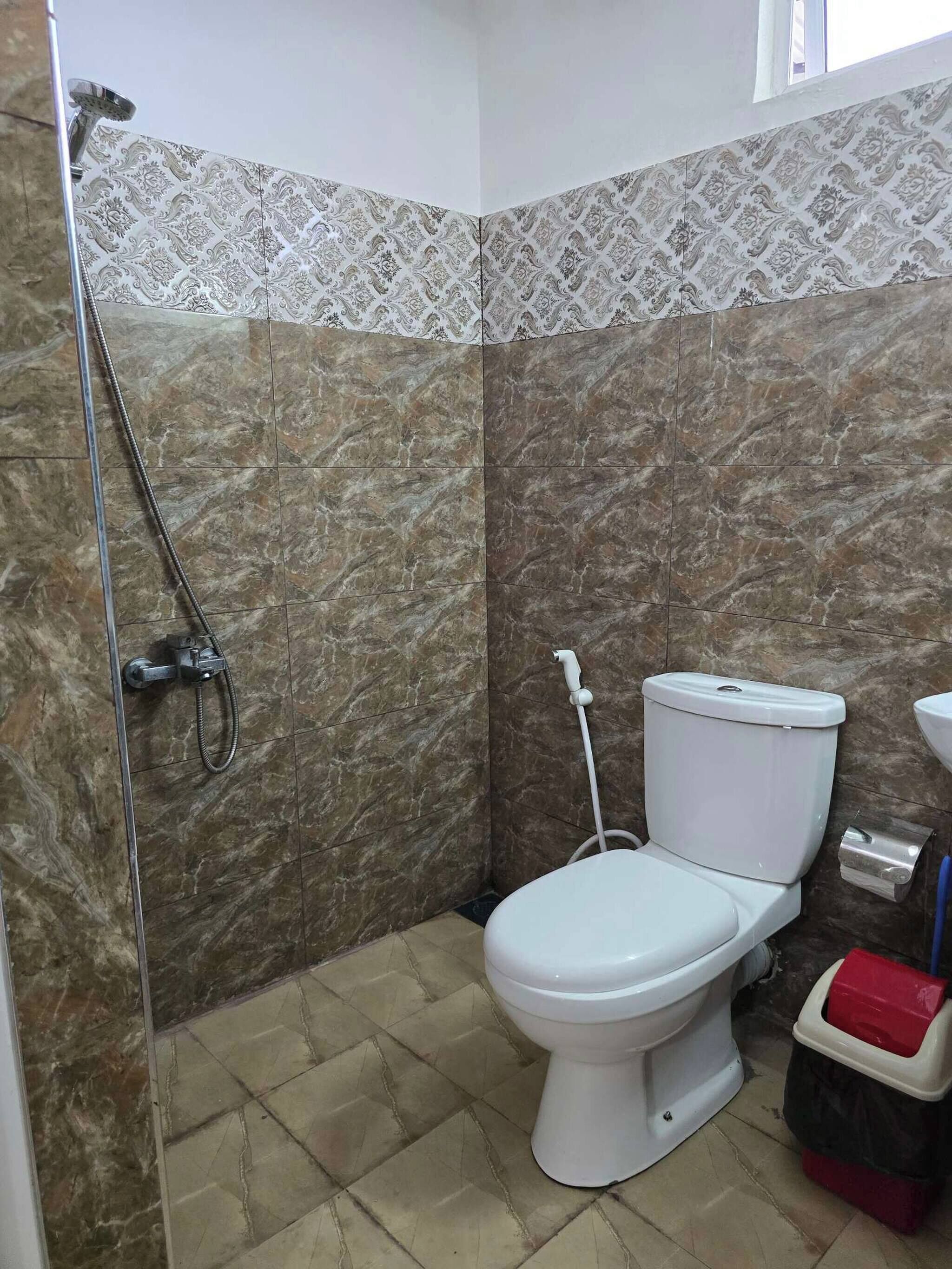 Room, 1 Bedroom, Accessible, Smoking | Bathroom