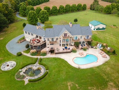 Minutes from Downtown Easton and St. Michaels | Pool | Kayaks | Private Dock