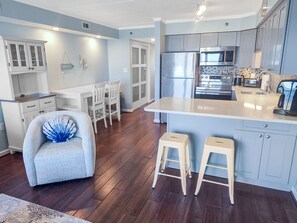 Micro-ondas, cafeteira/chaleira