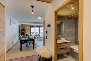 Shower, free toiletries, hair dryer, towels