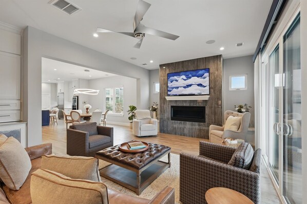 TV, fireplace, offices