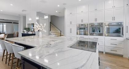 Luxury Living at its Finest – 3BD/3.5BA (Sleeps 6)