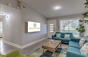 TV, offices - Chic 4 BDR for 9 Near DT & Mins to Lady Bird Lake! (Austin)