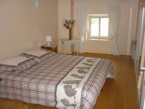 3 slaapkamers, een strijkplank/strijkijzer, beddengoed