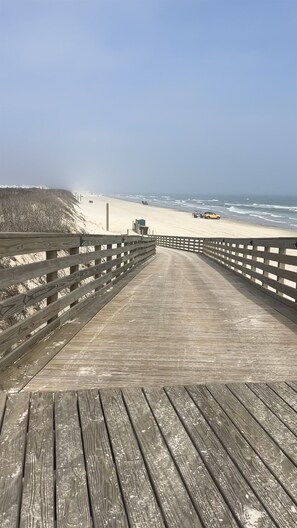 Una spiaggia nelle vicinanze