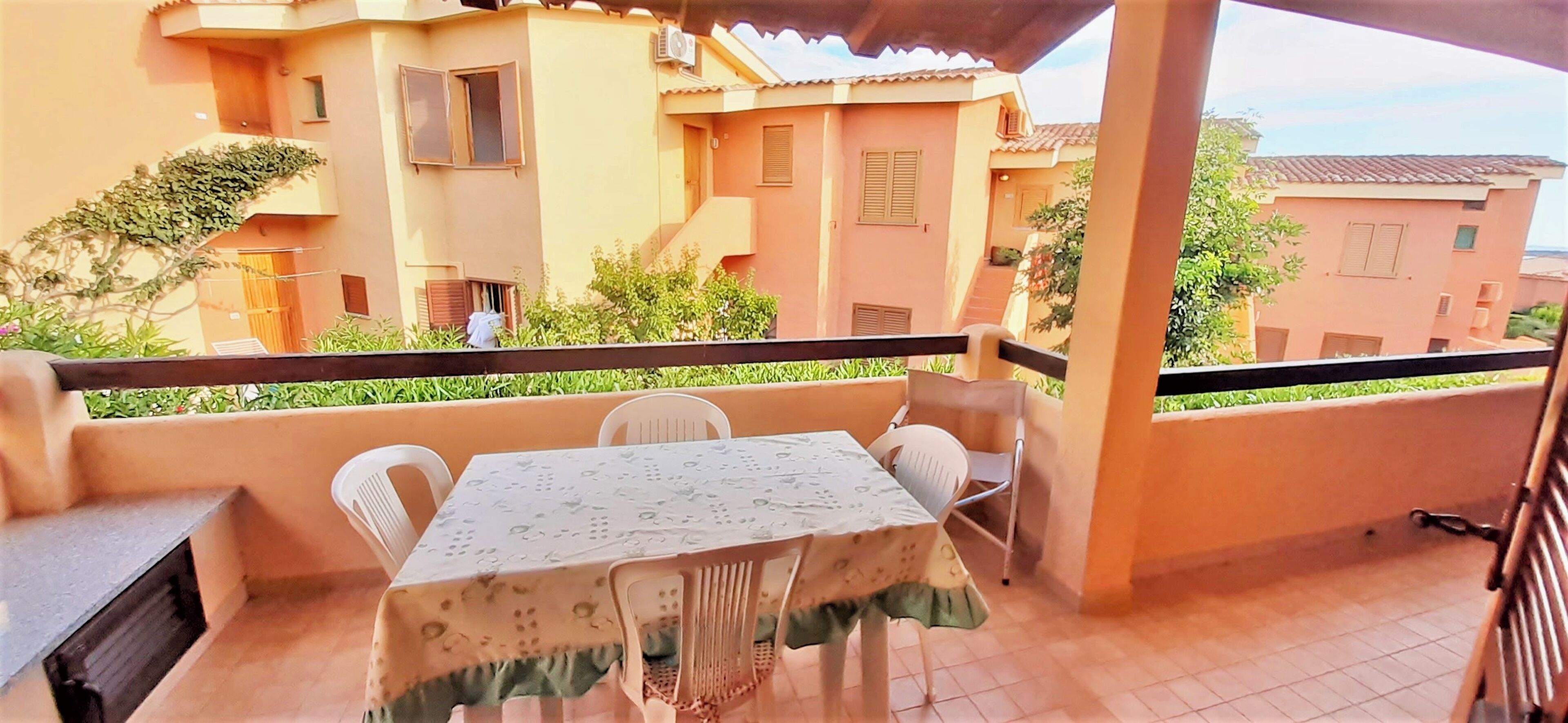 Basic Apartment | Terrace/patio