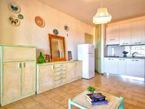 24-inch flat-screen TV with satellite channels - Residence in Marinella just 100 mt from the sea (Golfo Aranci)