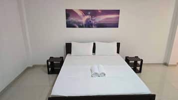 Room, 1 Bedroom, Accessible, Smoking | 1 bedroom